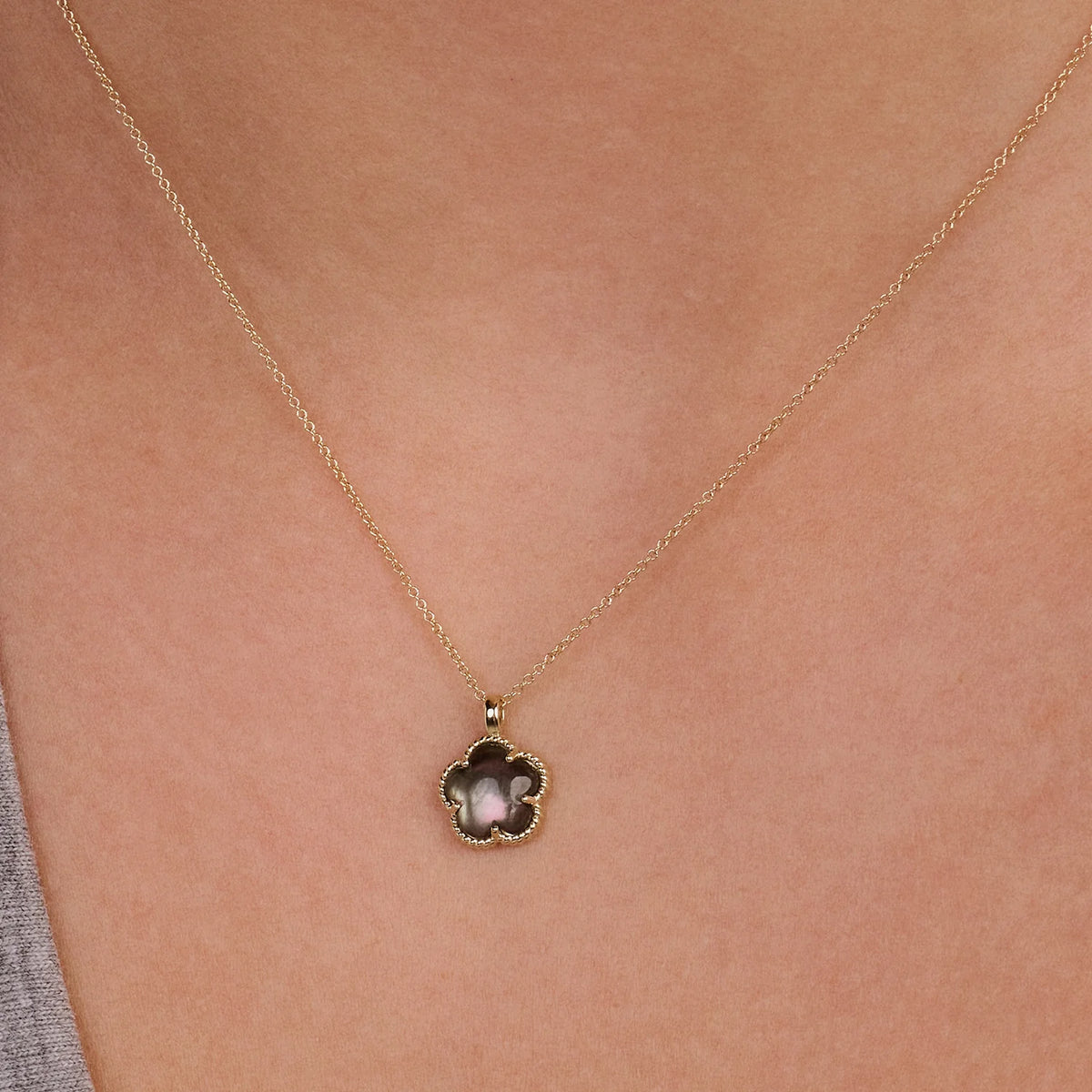 Blush – Collier – vue 3