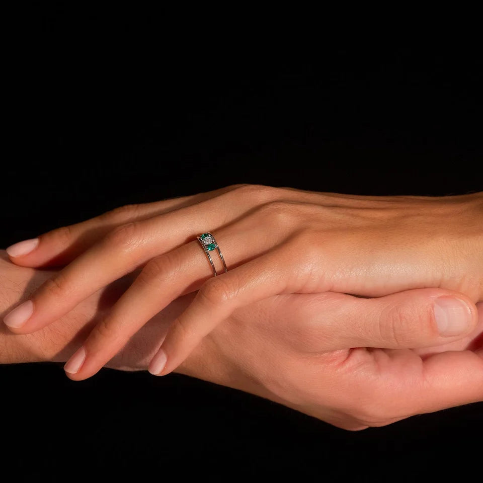 La Brune & La Blonde – Bague – Or jaune, émeraudes & diamant – vue 2